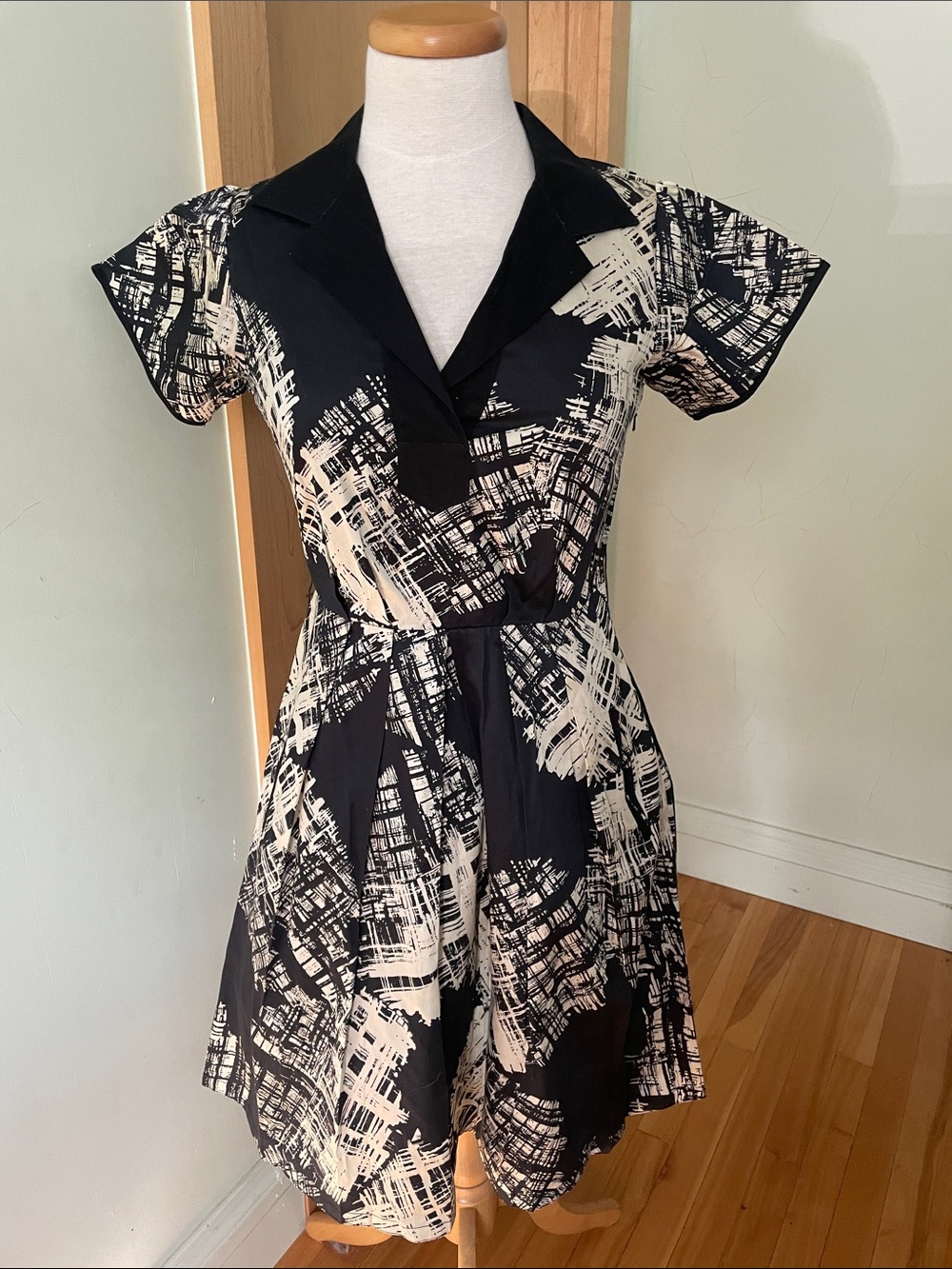 BCBGMAXAZRIA Vintage Black Off-White Abstract Print Fit-and-Flare Dress, Size S